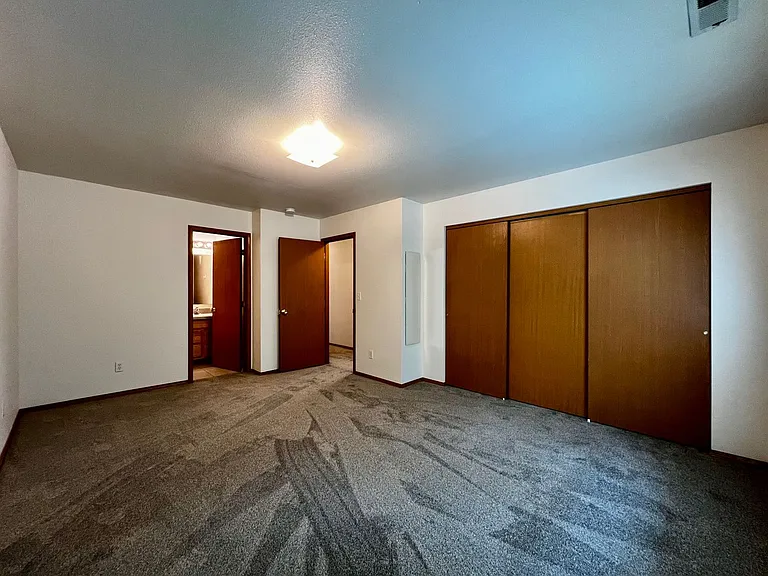 1309 S 75th Ave — Photo 10