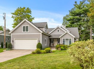 536 Brakel Point Dr, Traverse City, MI 49685