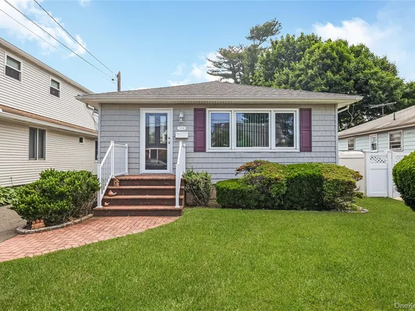 6 Center Street #20, Hicksville, NY 11801