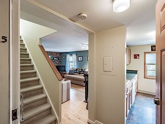 4th image of 150 Spring St