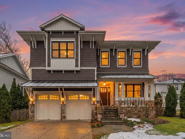 1105 Lakewood Dr SW, Vienna, VA 22180