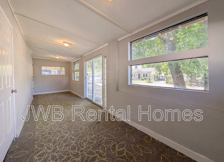 421 Golfair Blvd — Photo 5