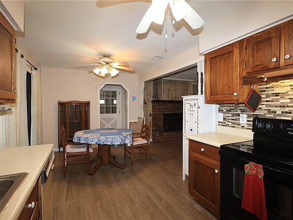 5th image of 373 Buffalo Dr