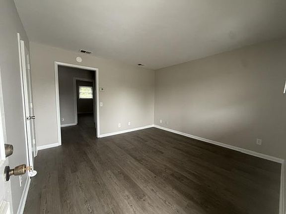 2nd image of 35 Oak St APT C9