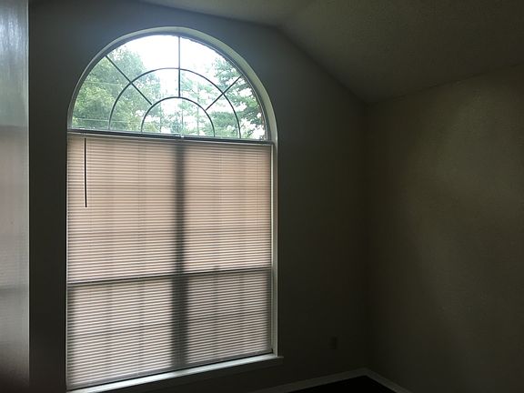 4th image of 2015 Ashley Dr