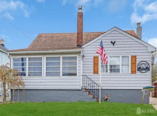 22 Hart St, Sayreville, NJ 08872