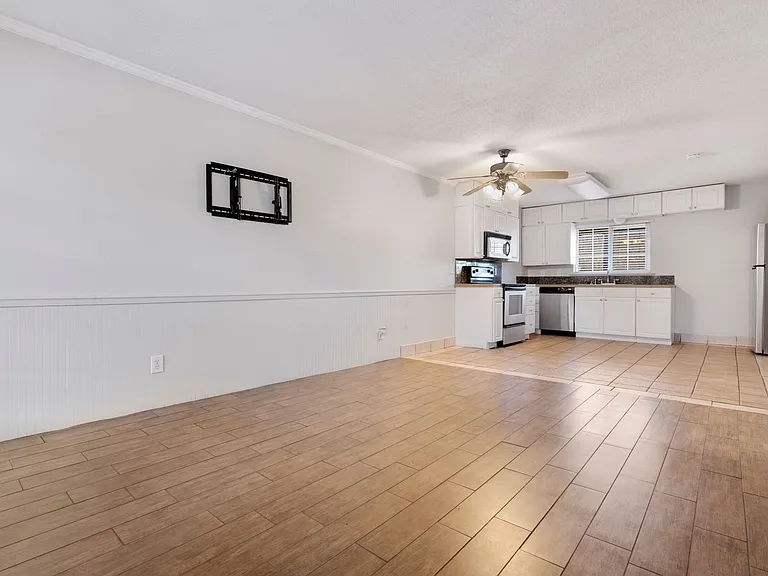 1207 W Wall St — Photo 8