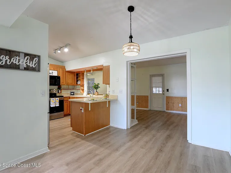 243 Dickens Ave — Photo 9