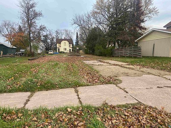 3rd image of 312 11th Ave W
