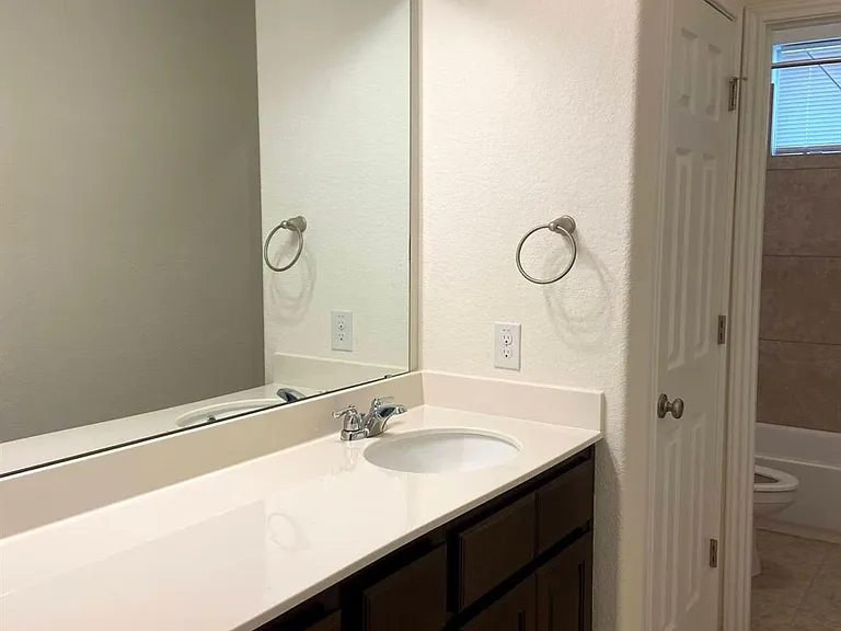 2918 Zelma Dr — Photo 25