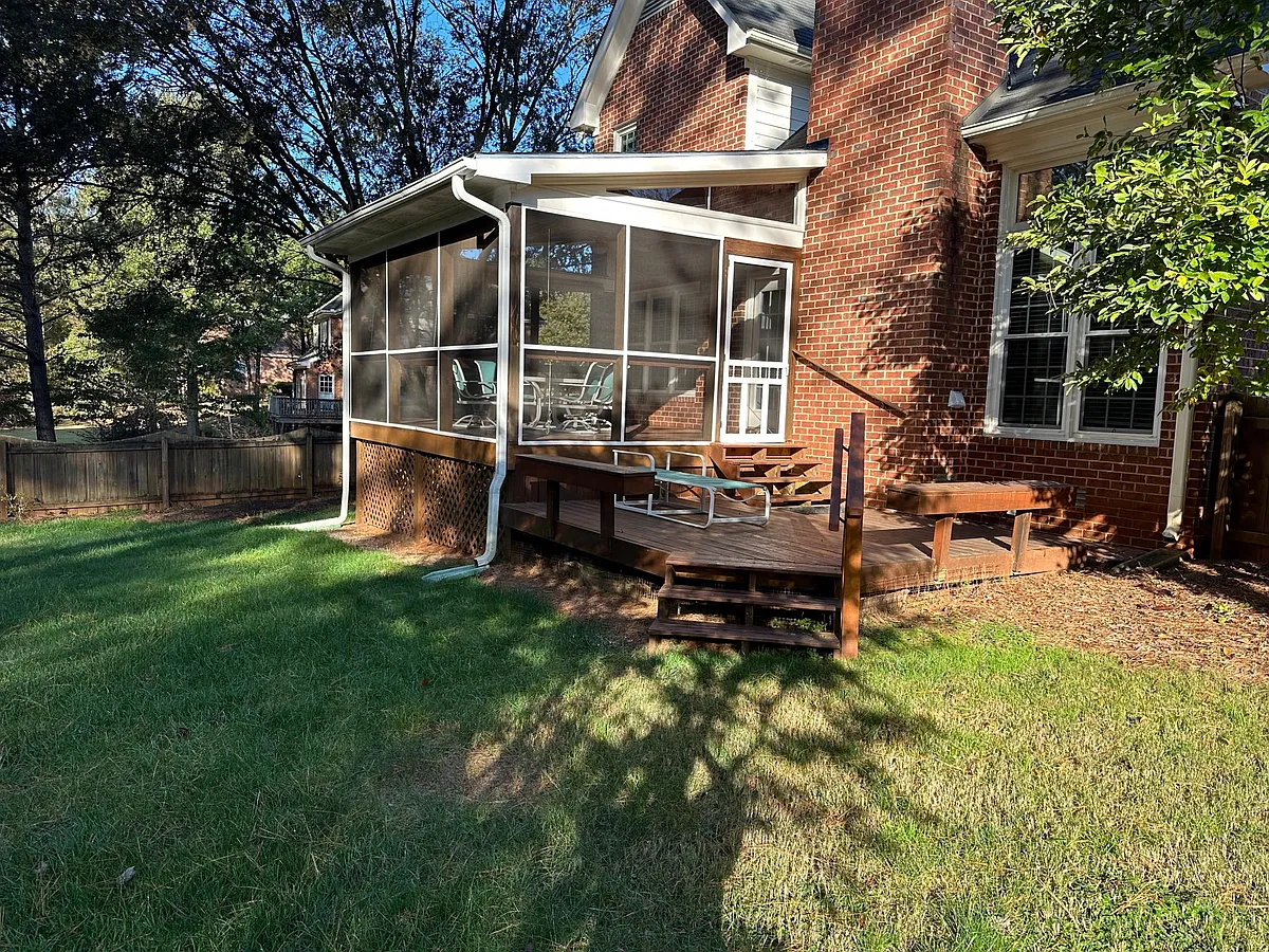 Screened in porch - 1260 Victoria Rd