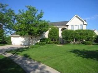 1931 Twin Oaks Ct, Buffalo Grove, IL