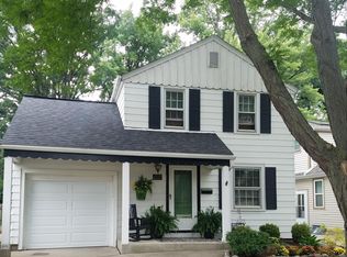 1127 Elm Lawn St, Wauwatosa, WI 53213