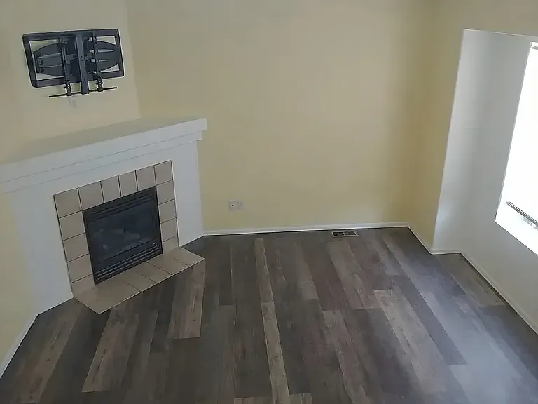 2 bed, 992 sqft, $1,600 — Photo 3
