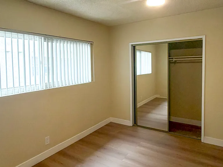 454 Riverdale Dr #7 — Photo 6