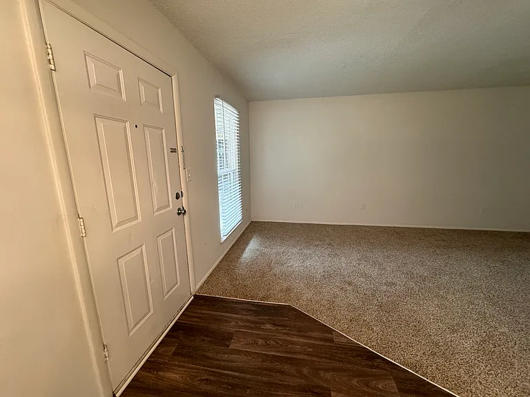 Carolina Crossing Apartments — Photo 11