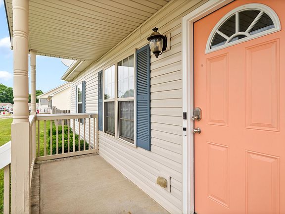 3rd image of 556 Oakmont Dr