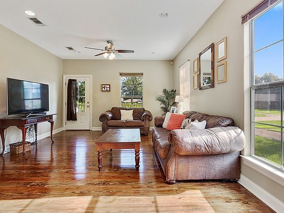 2nd image of 3542 Cypress Park Dr