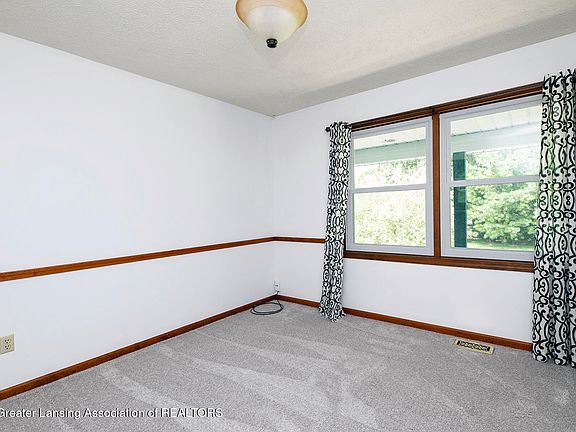 5th image of 2620 Grovenburg Rd