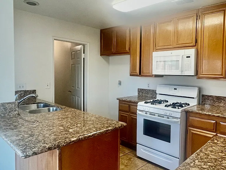 824 Ashley Way — Photo 8