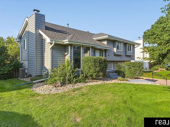 2nd image of 916 Bordeaux Ave