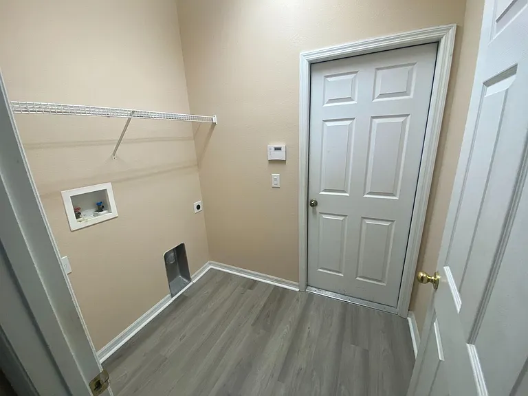1239 Dunbrooke St — Photo 32