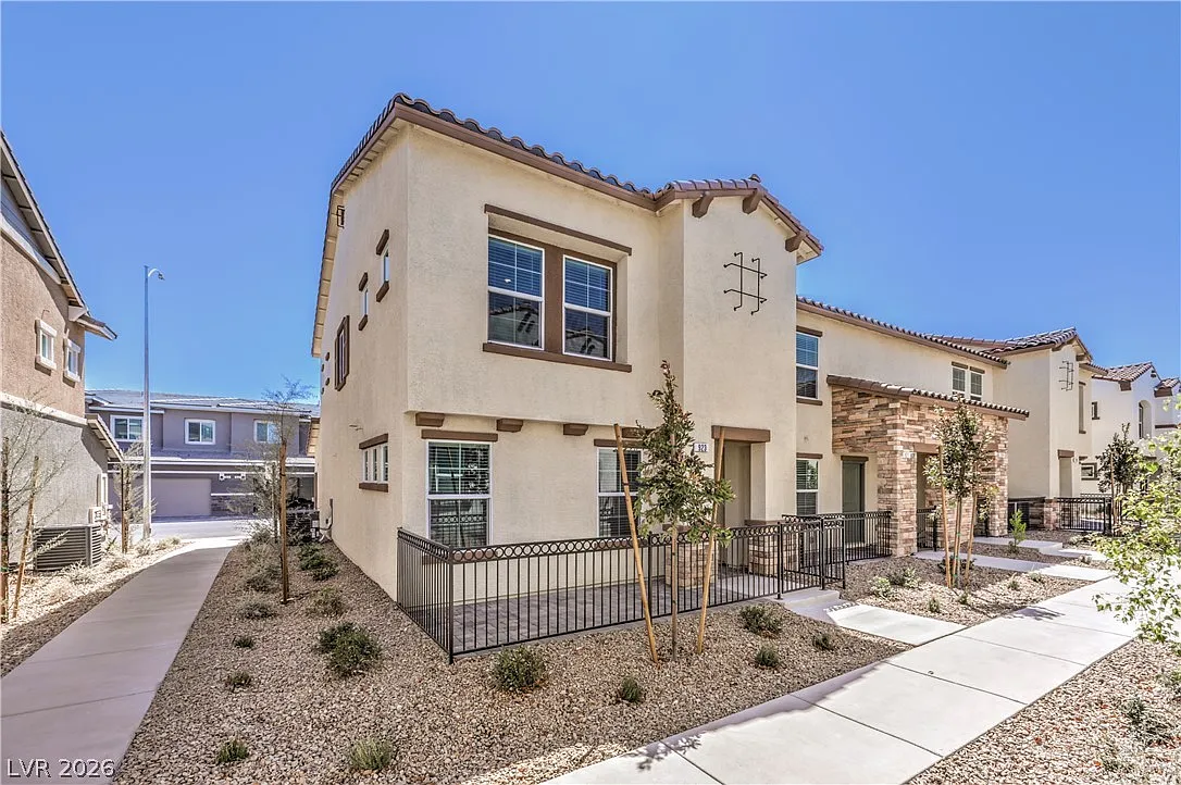 3 bed, 2.5 bath, 1410 sqft, $2,100 — Photo 2