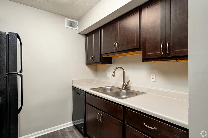 Lake Castleton Apartments — Photo 31