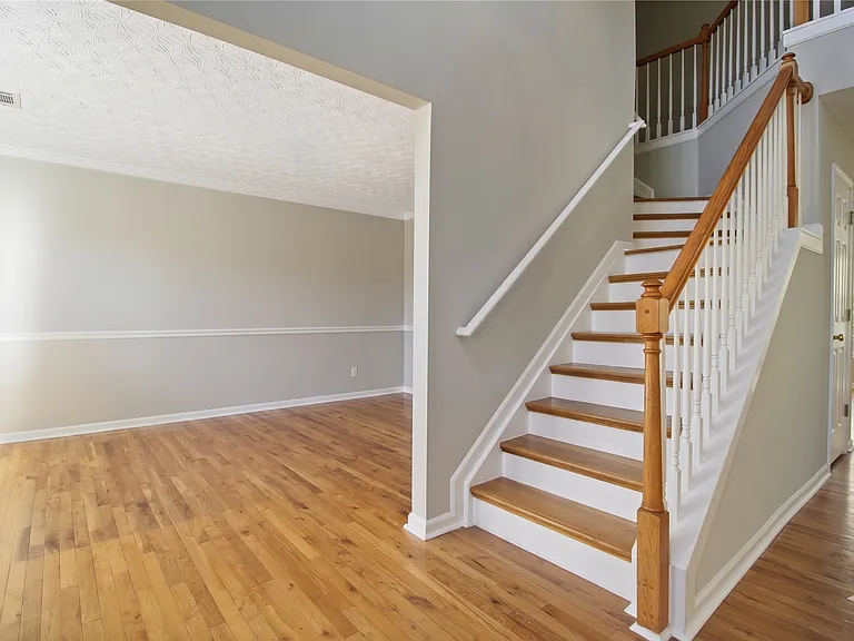 4001 Oak Crossing Dr — Photo 3