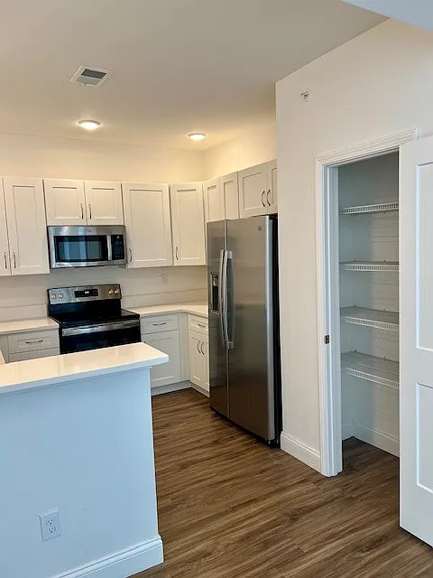 2 bed, 1400 sqft, $1,800 — Photo 3