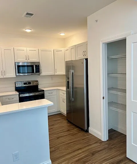 231 Walton Ave #403 — Photo 3