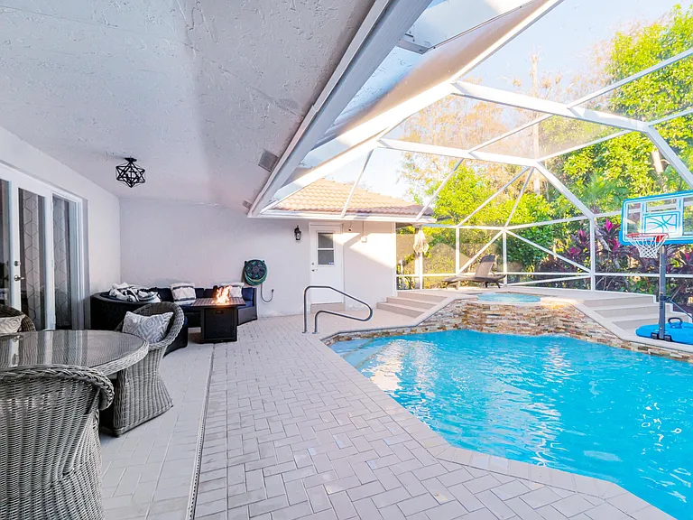 1350 Longlea Ter — Photo 53