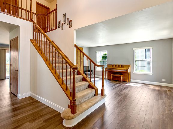 3rd image of 621 Winchester Ct