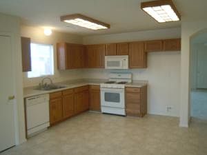 5th image of 10412 Condor Dr NW