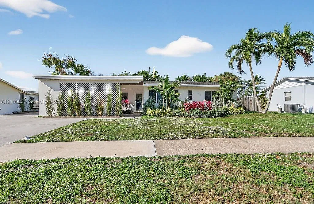 North Palm Beach Village — Photo 1