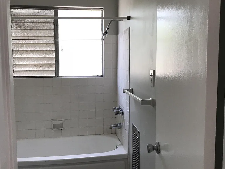 1854 Marine Ave #5 — Photo 5
