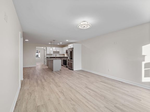 5th image of 138 W Calhoun St