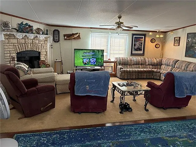 3 bed, 2.0 bath, 1800 sqft, $2,500 — Photo 3