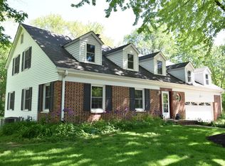 630 W Apple Tree Rd, Glendale, WI 53217