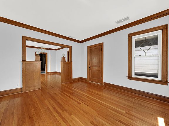 3rd image of 4603 S Sacramento Ave #2