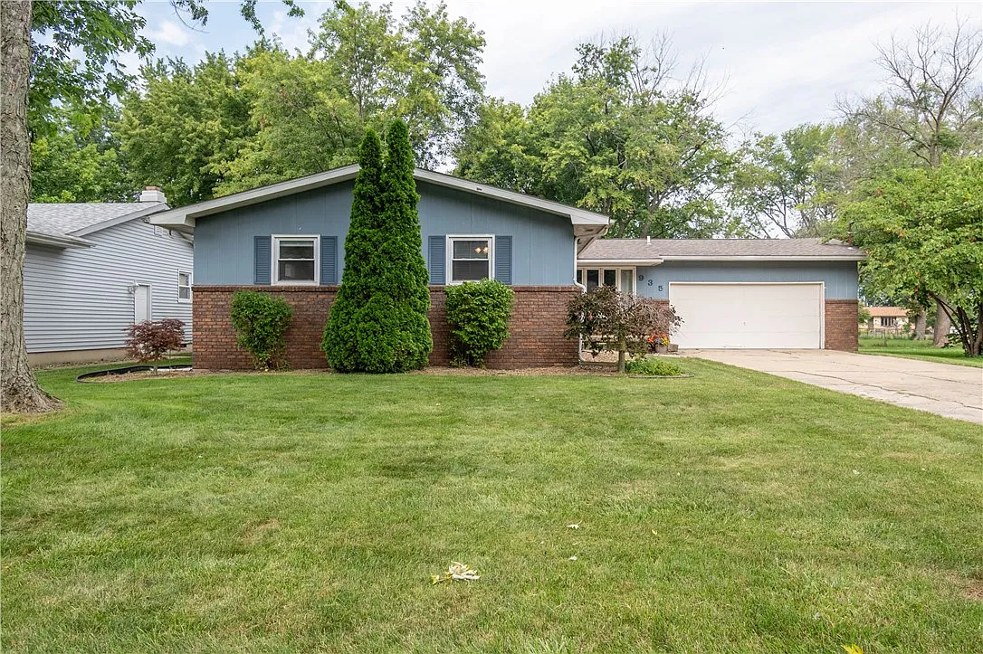 935 Kirk Dr photo 1