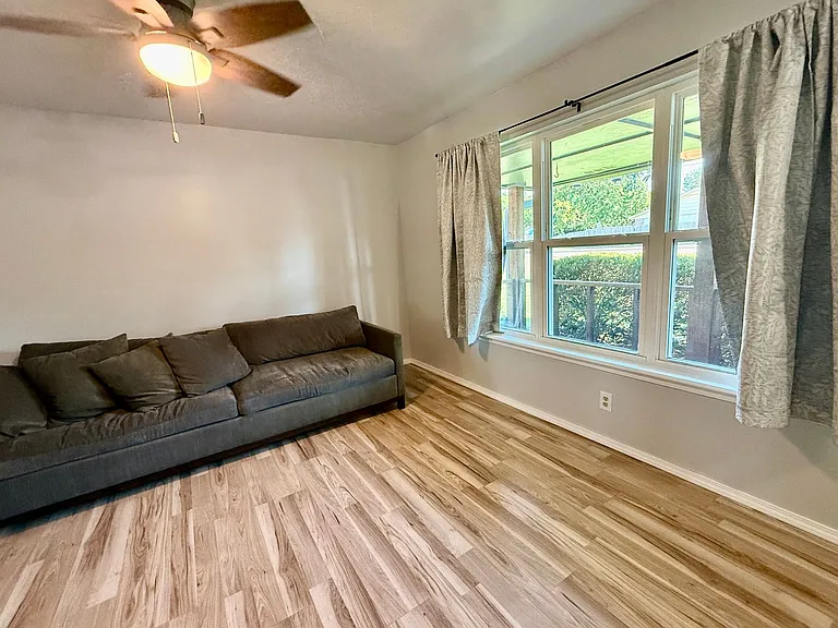 137 E K Pl — Photo 22
