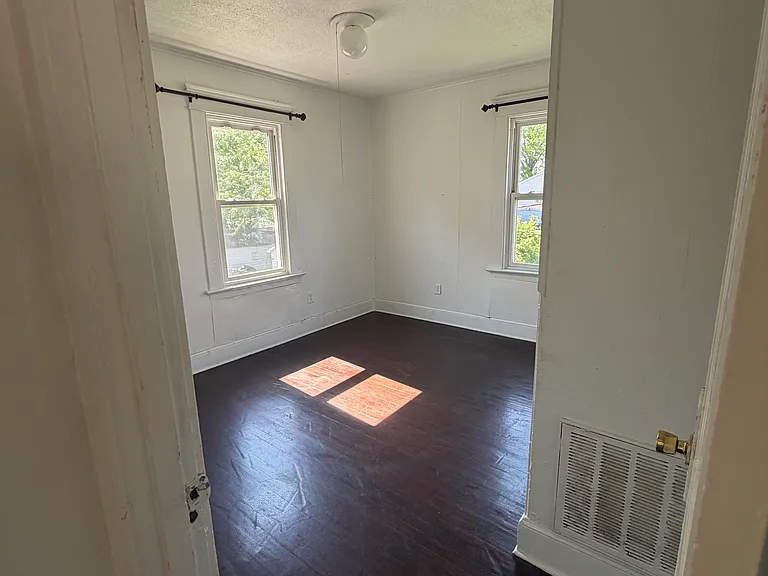 37 Irvington St #2 — Photo 4