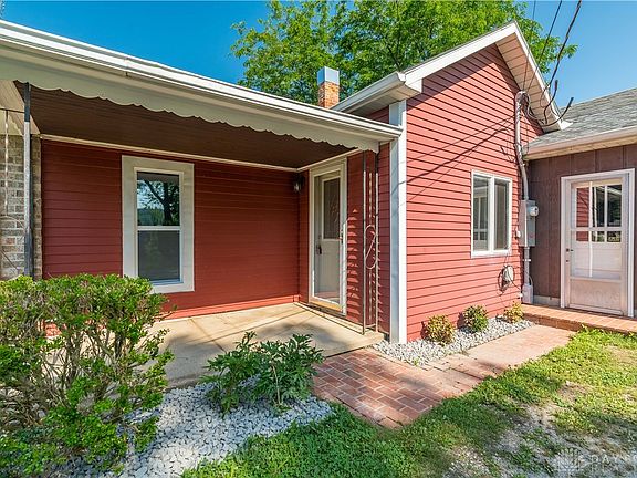 3rd image of 640 Maxwell Pl