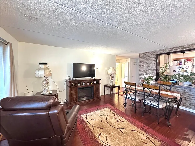 7914 Rockaway Beach Blvd #3L — Photo 5