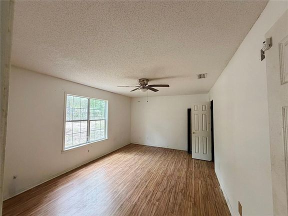 4th image of 3761 Sherbrook Rd