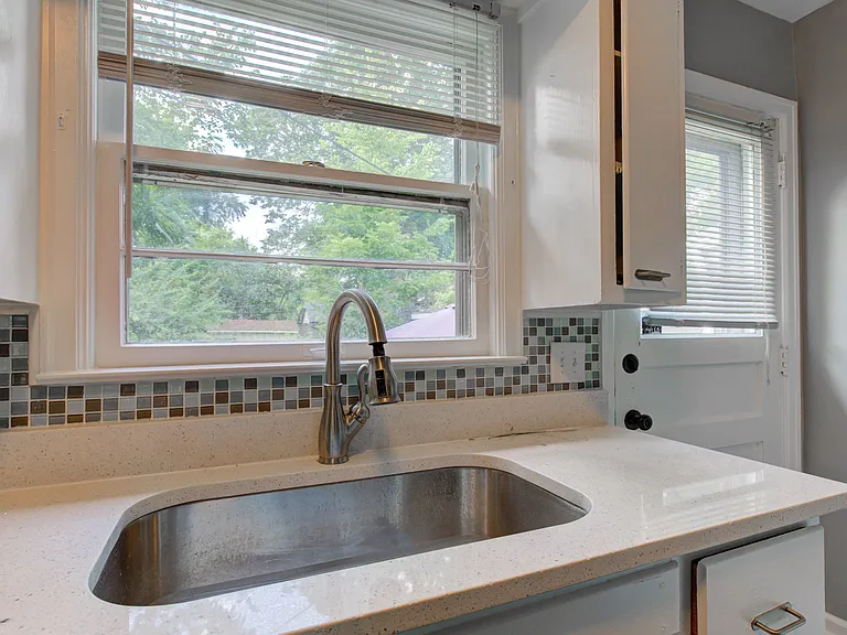 4610 Rookwood Ave — Photo 15
