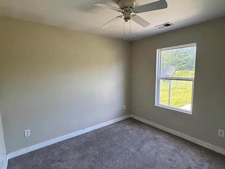 600 NW Westvale Cir #A — Photo 9