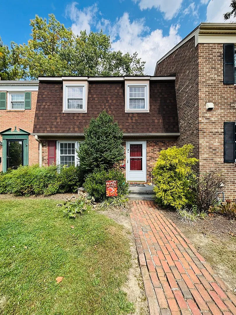 3 Bedroom 3.5 Bathroom Townhouse — Photo 1