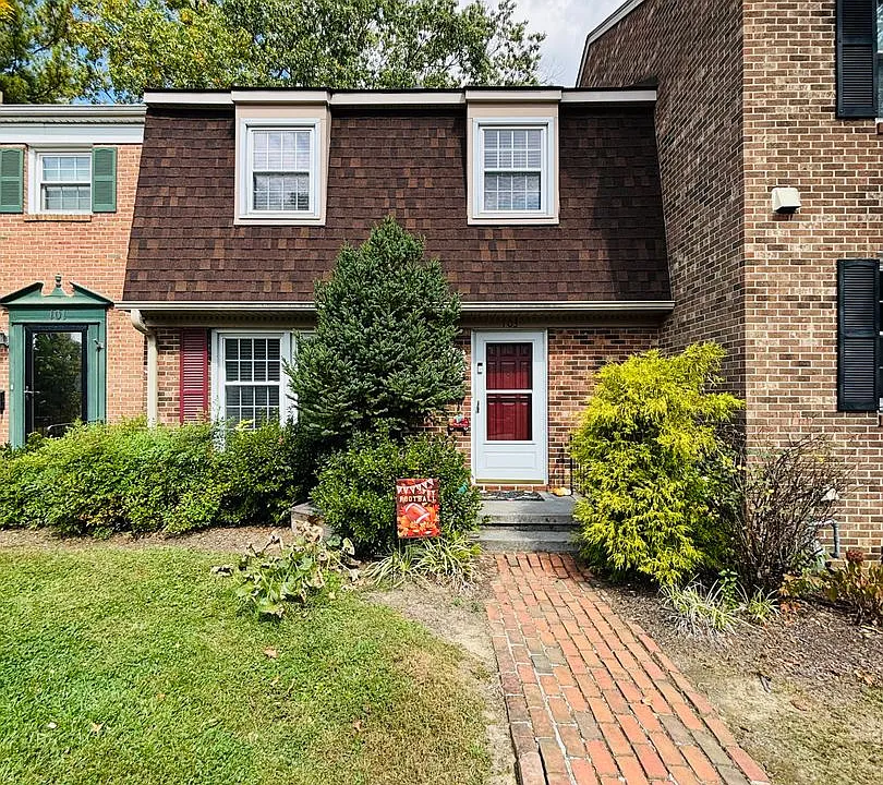 103 Huntington Ln